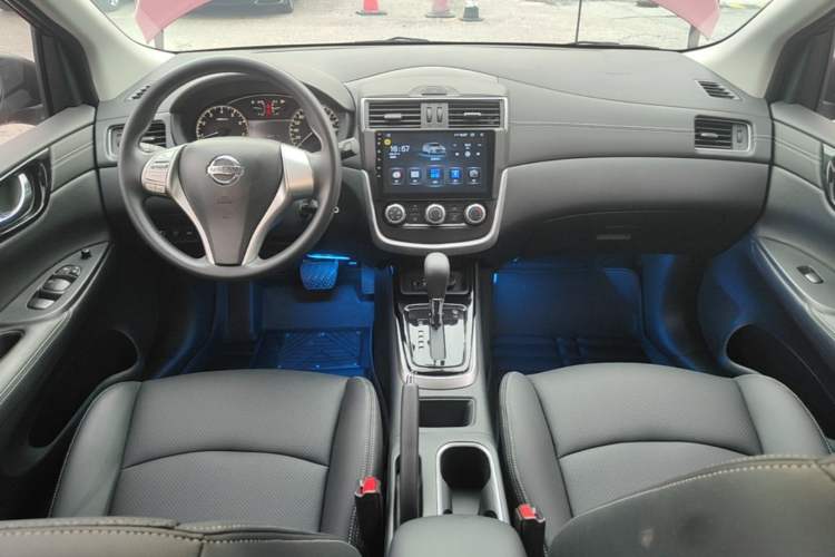 Used Nissan Tiida 2024 1.6L CVT Cool Dynamic Edition Center Console
