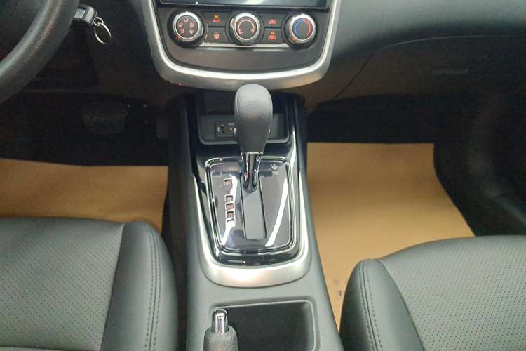 Used Nissan Tiida 2024 1.6L CVT Cool Dynamic Edition Gear Lever