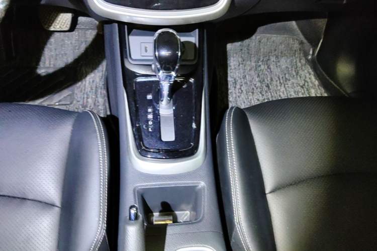 Used Nissan Tiida 2024 1.6L CVT Cool Dynamic Edition Gear Lever