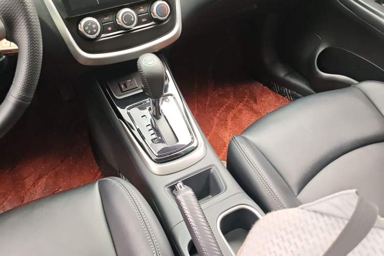 Used Nissan Tiida 2024 1.6L CVT Cool Dynamic Edition Gear Lever