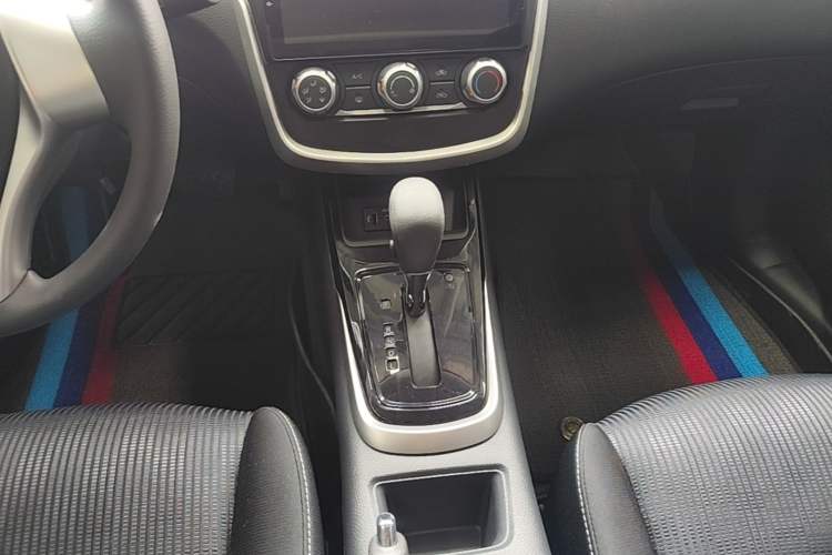Used Nissan Tiida 2024 1.6L CVT Cool Dynamic Edition Gear Lever