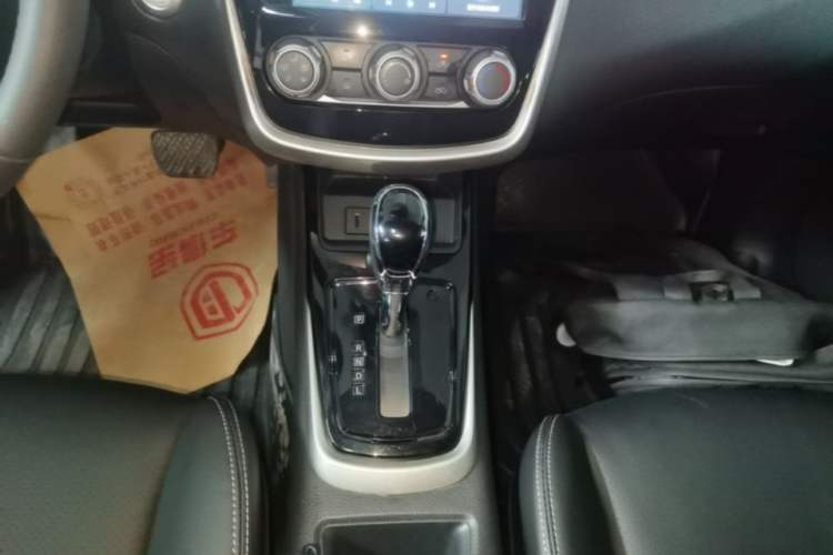 Used Nissan Tiida 2024 1.6L CVT Smart Drive Edition Gear Lever