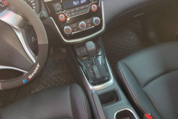 Used Nissan Tiida 2024 1.6L CVT Cool Dynamic Edition Gear Lever