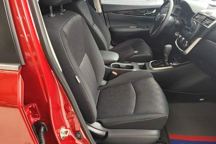 Used Nissan Tiida 2024 1.6L CVT Cool Dynamic Edition Right Front Seat