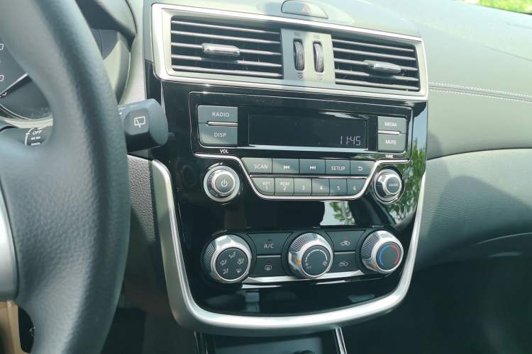Used Nissan Tiida 2024 1.6L CVT Cool Dynamic Edition Audio And AC Panel