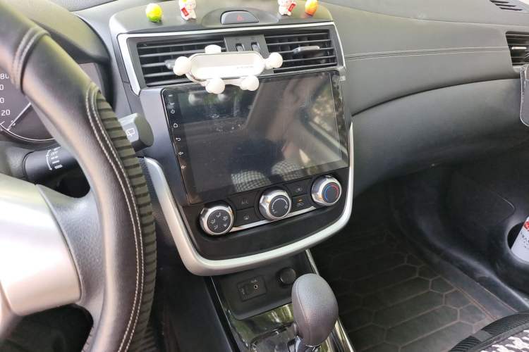 Used Nissan Tiida 2024 1.6L CVT Cool Dynamic Edition Audio And AC Panel