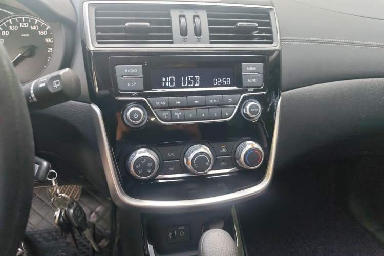 Used Nissan Tiida 2024 1.6L CVT Cool Dynamic Edition Audio And AC Panel