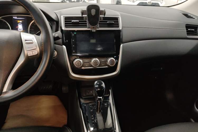 Used Nissan Tiida 2024 1.6L CVT Smart Drive Edition Audio And AC Panel