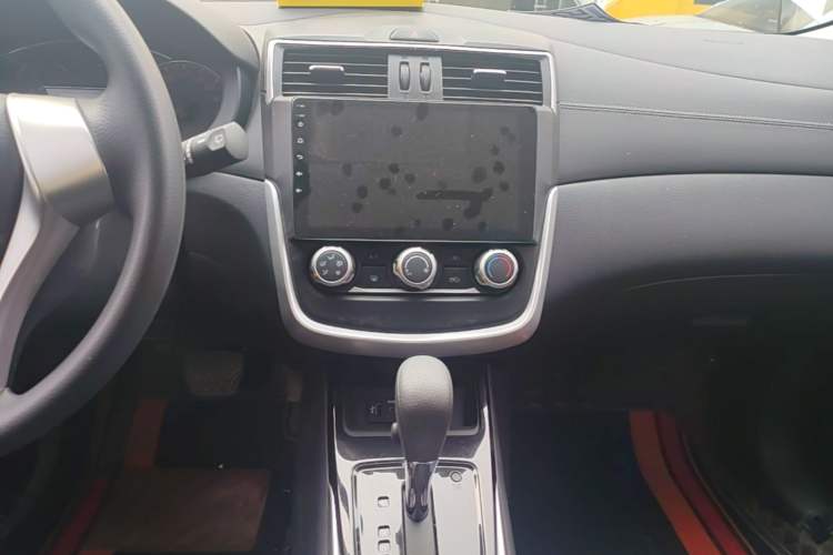 Used Nissan Tiida 2024 1.6L CVT Cool Dynamic Edition Audio And AC Panel