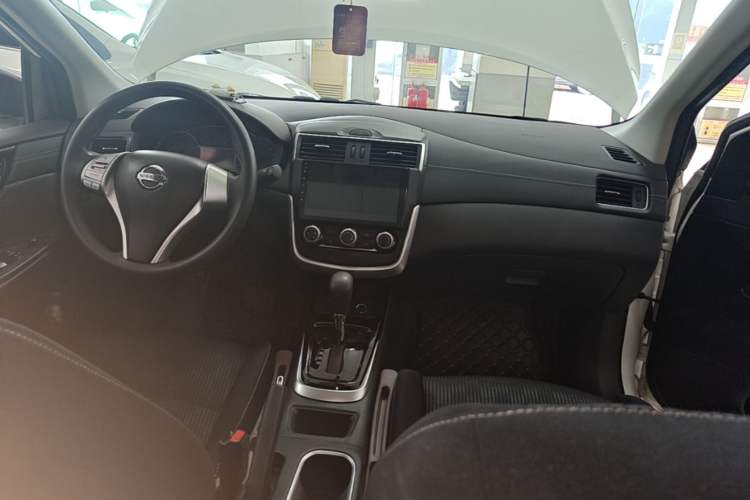 Used Nissan Tiida 2024 1.6L CVT Cool Dynamic Edition Center Console
