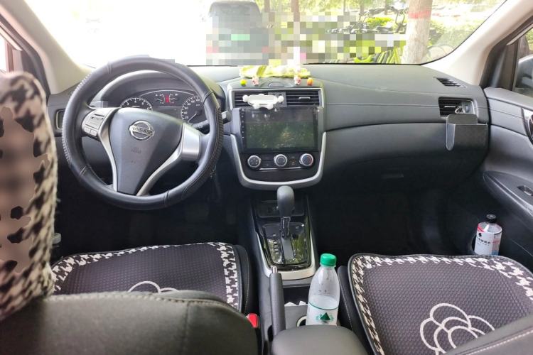 Used Nissan Tiida 2024 1.6L CVT Cool Dynamic Edition Center Console