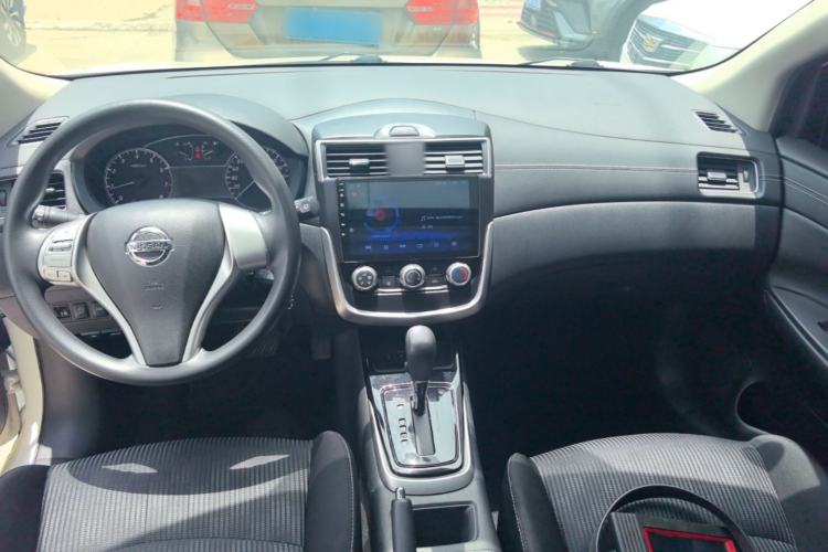 Used Nissan Tiida 2024 1.6L CVT Cool Dynamic Edition Center Console