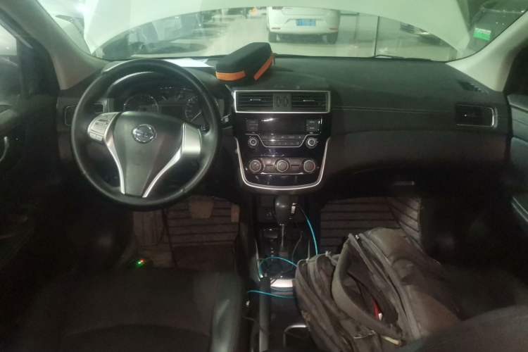 Used Nissan Tiida 2024 1.6L CVT Cool Dynamic Edition Center Console