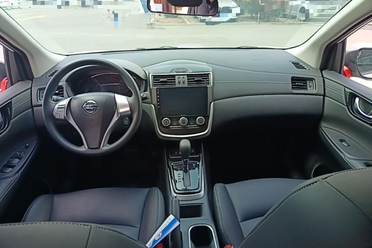 Used Nissan Tiida 2024 1.6L CVT Cool Dynamic Edition Center Console