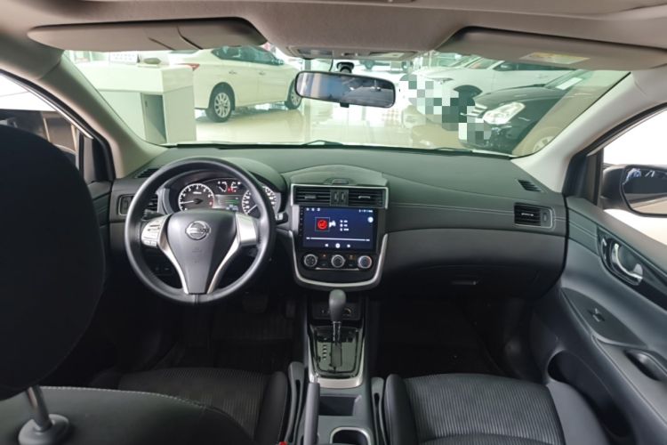Used Nissan Tiida 2024 1.6L CVT Cool Dynamic Edition Center Console