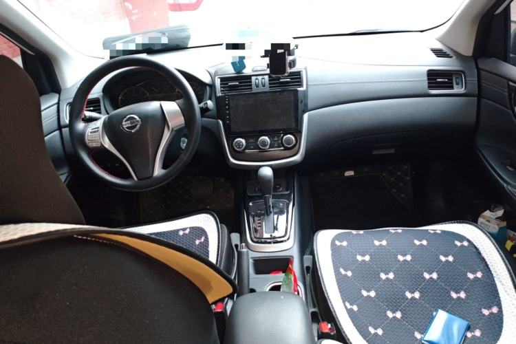 Used Nissan Tiida 2024 1.6L CVT Cool Dynamic Edition Center Console