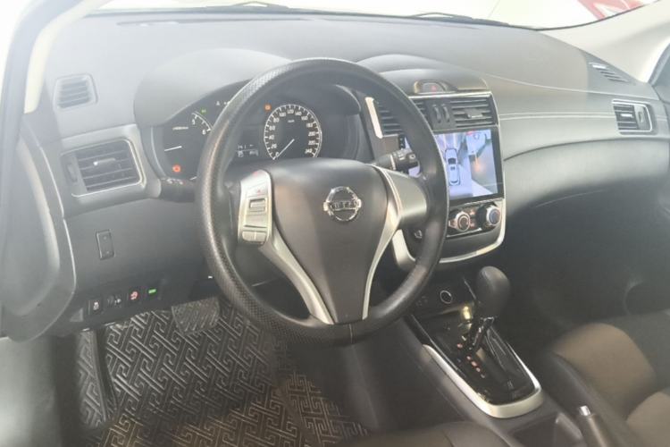Used Nissan Tiida 2024 1.6L CVT Cool Dynamic Edition Center Console