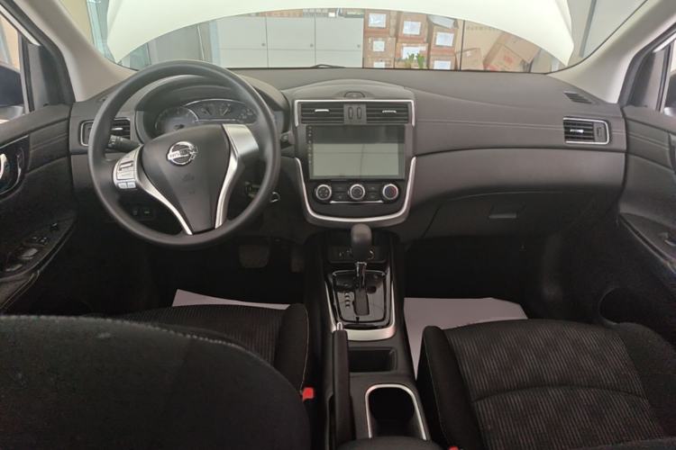 Used Nissan Tiida 2024 1.6L CVT Cool Dynamic Edition Center Console