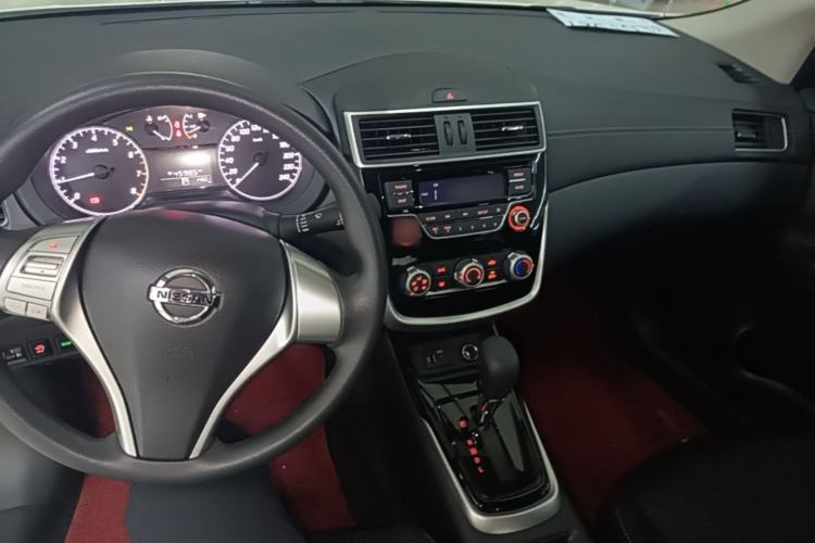 Used Nissan Tiida 2024 1.6L CVT Cool Dynamic Edition Center Console