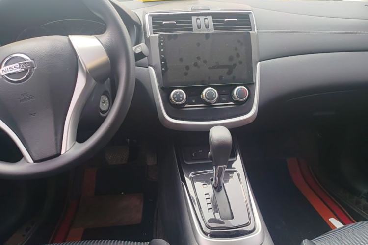 Used Nissan Tiida 2024 1.6L CVT Cool Dynamic Edition Center Console