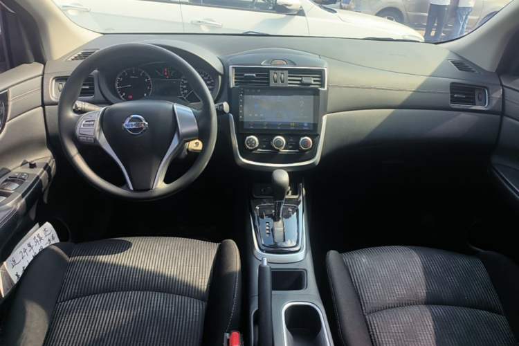 Used Nissan Tiida 2024 1.6L CVT Cool Dynamic Edition Center Console