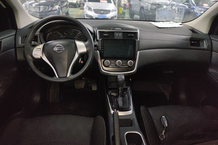 Used Nissan Tiida 2024 1.6L CVT Cool Dynamic Edition Center Console