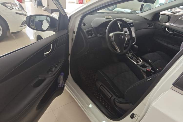 Used Nissan Tiida 2024 1.6L CVT Cool Dynamic Edition Driver Seat
