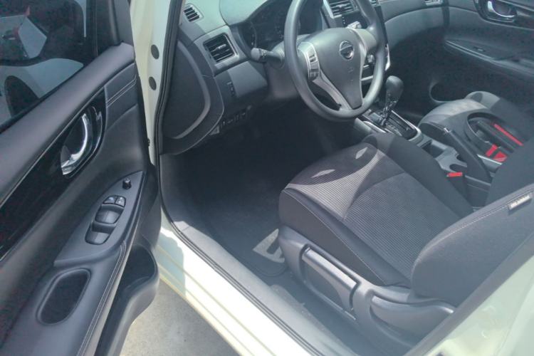 Used Nissan Tiida 2024 1.6L CVT Cool Dynamic Edition Driver Seat