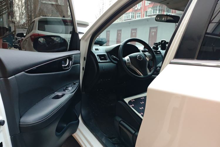 Used Nissan Tiida 2024 1.6L CVT Cool Dynamic Edition Driver Seat