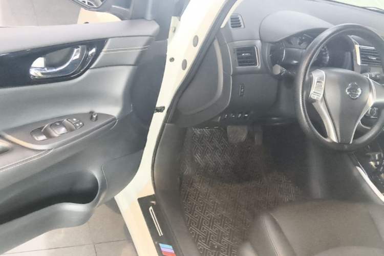 Used Nissan Tiida 2024 1.6L CVT Cool Dynamic Edition Driver Seat