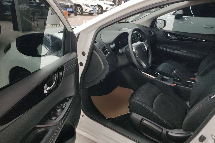 Used Nissan Tiida 2024 1.6L CVT Cool Dynamic Edition Driver Seat