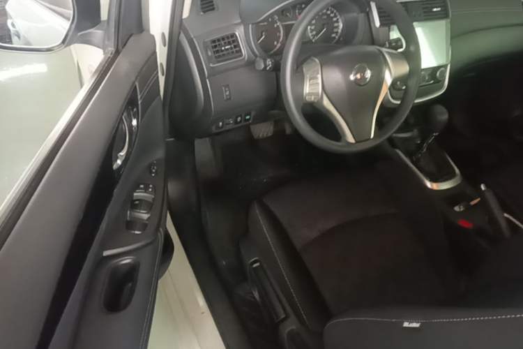 Used Nissan Tiida 2024 1.6L CVT Cool Dynamic Edition Driver Seat