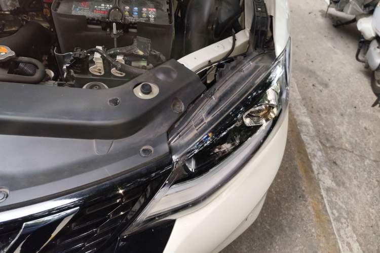 Used Nissan Tiida 2024 1.6L CVT ZhiZun Edition Engine Bay Left