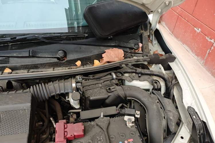 Used Nissan Tiida 2024 1.6L CVT Cool Dynamic Edition Engine Bay Left