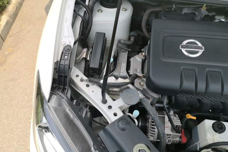Used Nissan Tiida 2024 1.6L CVT Cool Dynamic Edition Engine Bay Right