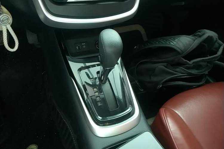 Used Nissan Tiida 2024 1.6L CVT Cool Dynamic Edition Gear Lever