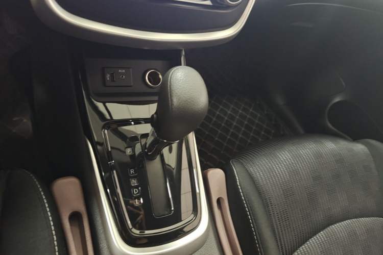 Used Nissan Tiida 2024 1.6L CVT Cool Dynamic Edition Gear Lever
