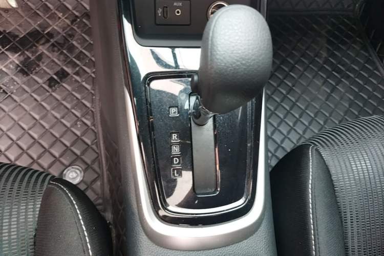 Used Nissan Tiida 2024 1.6L CVT Cool Dynamic Edition Gear Lever