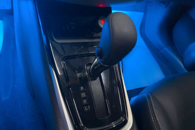 Used Nissan Tiida 2024 1.6L CVT Cool Dynamic Edition Gear Lever