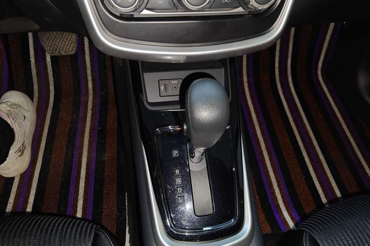 Used Nissan Tiida 2024 1.6L CVT Cool Dynamic Edition Gear Lever
