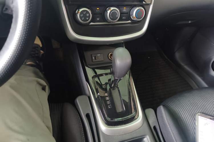 Used Nissan Tiida 2024 1.6L CVT Cool Dynamic Edition Gear Lever