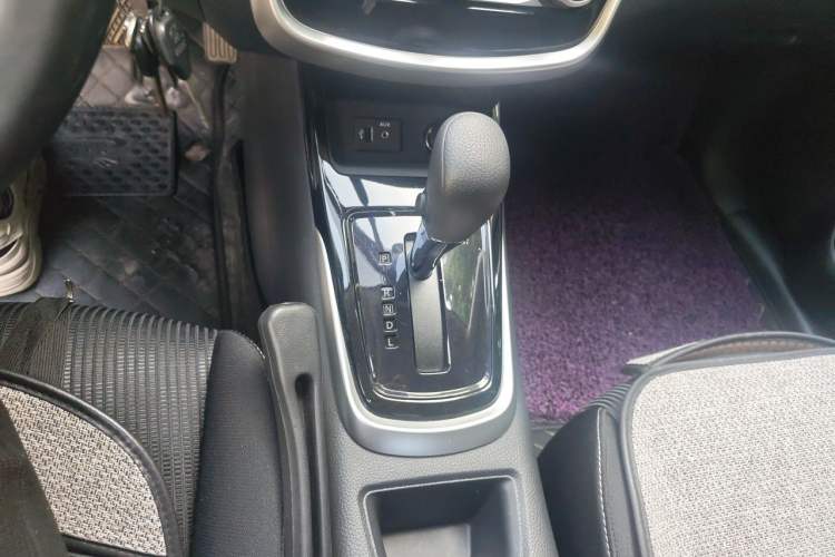 Used Nissan Tiida 2024 1.6L CVT Cool Dynamic Edition Gear Lever
