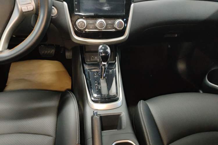 Used Nissan Tiida 2024 1.6L CVT Smart Drive Edition Gear Lever