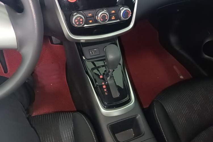 Used Nissan Tiida 2024 1.6L CVT Cool Dynamic Edition Gear Lever