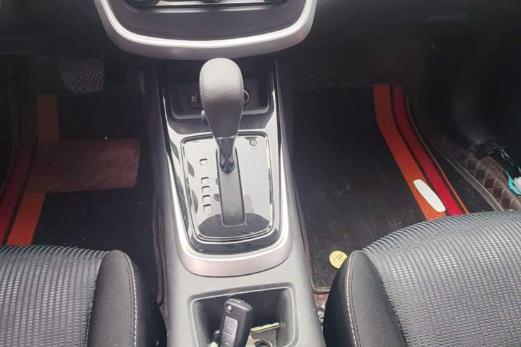 Used Nissan Tiida 2024 1.6L CVT Cool Dynamic Edition Gear Lever
