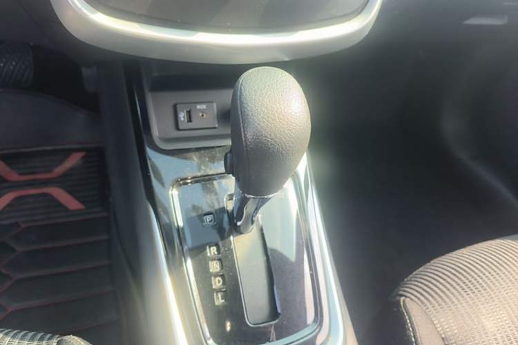 Used Nissan Tiida 2024 1.6L CVT Cool Dynamic Edition Gear Lever