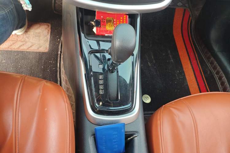 Used Nissan Tiida 2024 1.6L CVT Cool Dynamic Edition Gear Lever