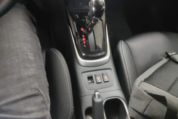 Used Nissan Tiida 2024 1.6L CVT ZhiZun Edition Gear Lever