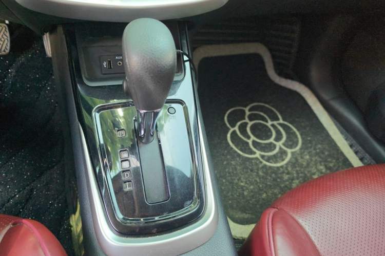 Used Nissan Tiida 2024 1.6L CVT Cool Dynamic Edition Gear Lever