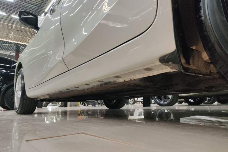 Used Nissan Tiida 2024 1.6L CVT Cool Dynamic Edition Left Side Sill